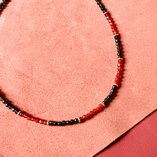 Collier rouge et obsidienne