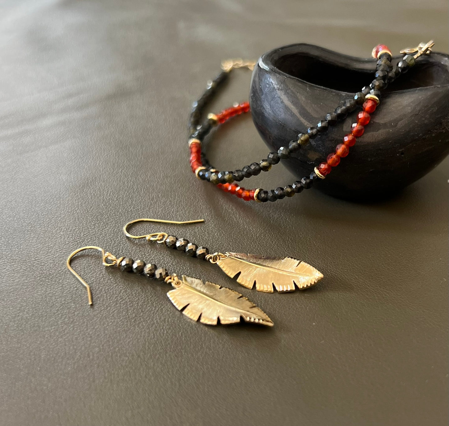 Collier rouge et obsidienne