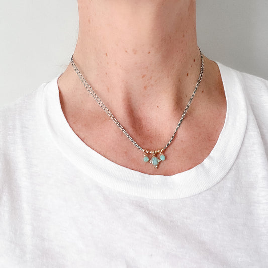 Collier Bindie sur fil bleu