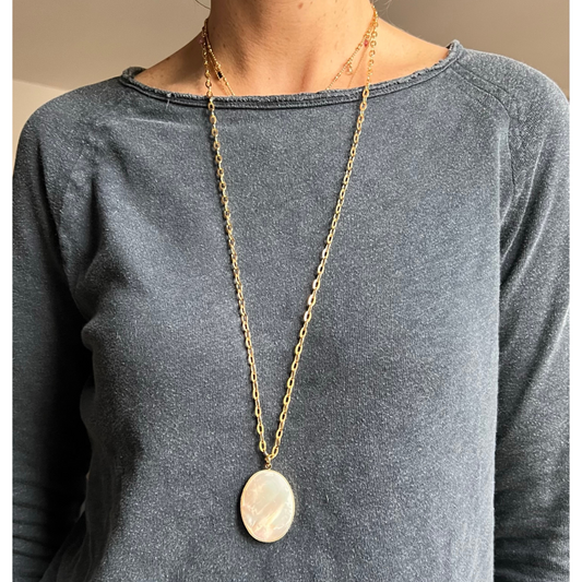 sautoir avec cabochon en nacre Intuitu Paris