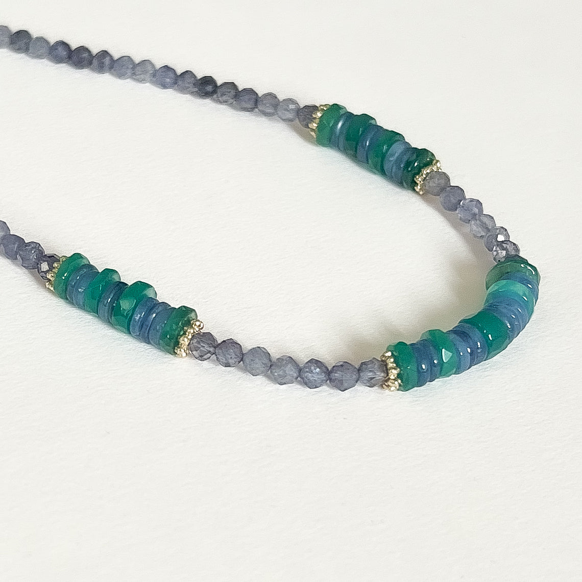 Collier Ina en iolite, kyanite et agate verte