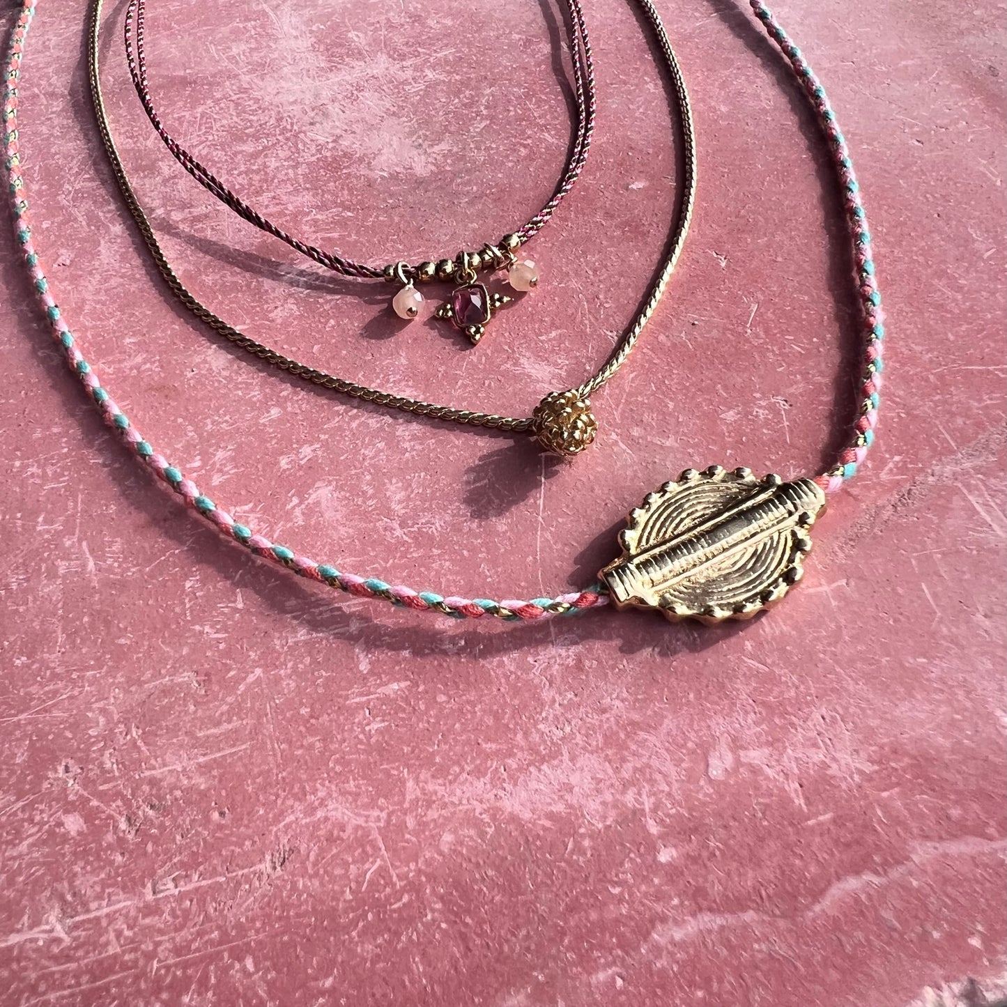 Collier Maya sur fil rose