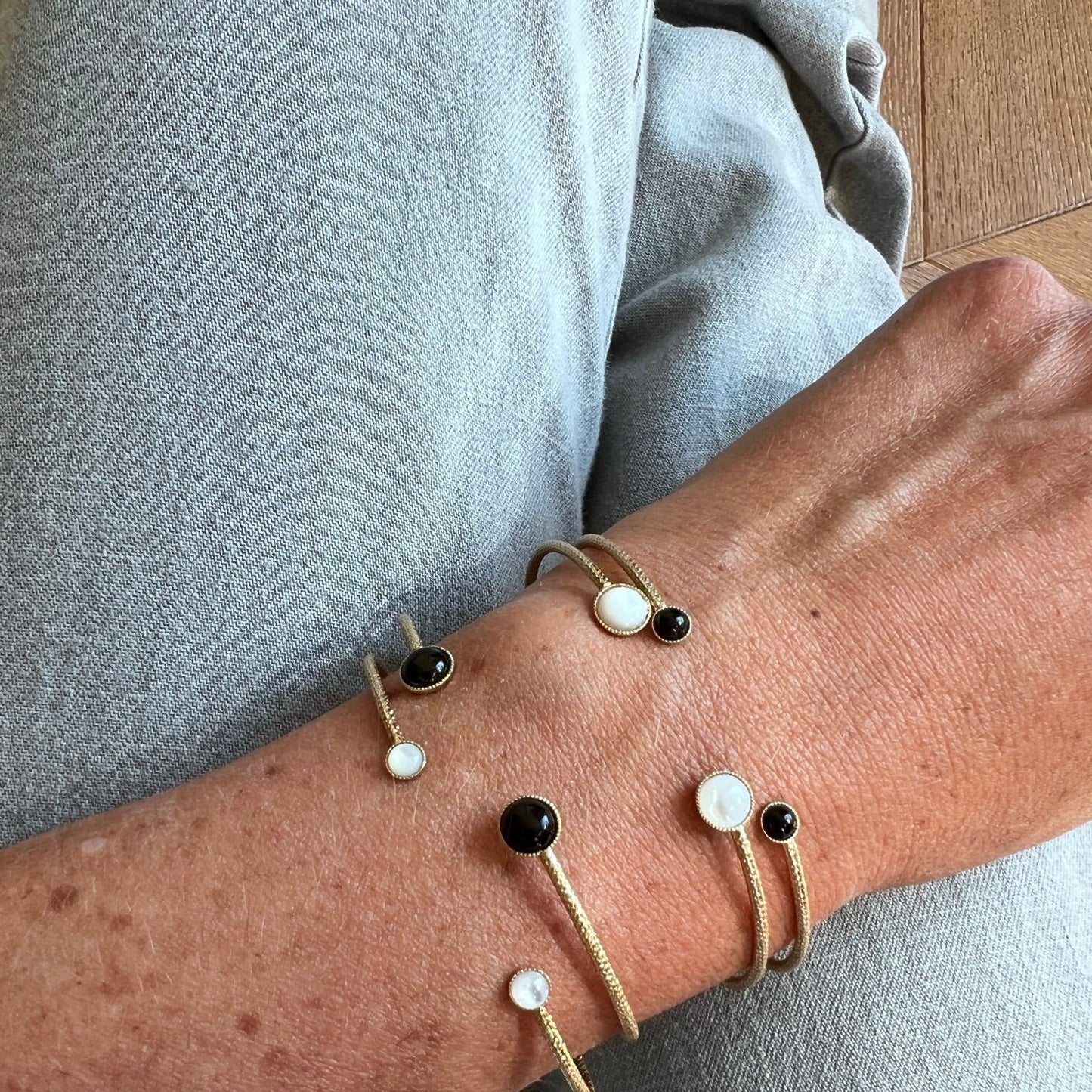 Jonc Ariane cabochon en nacre (6mm) doré