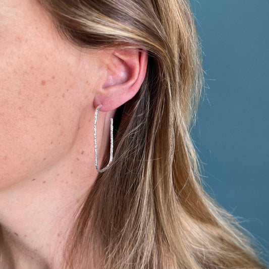 Créoles martelées Delphine argentées