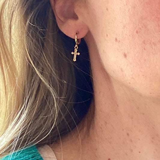 Mini créoles croix travaillées