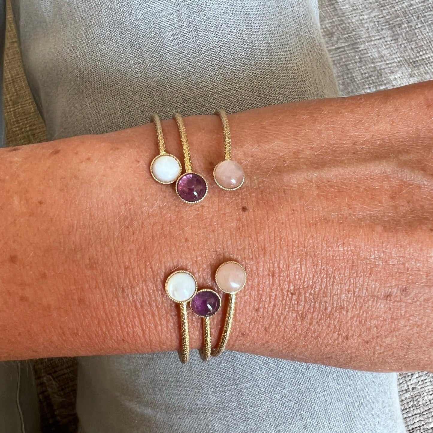 Jonc Ariane cabochon en quartz rose (6mm) doré