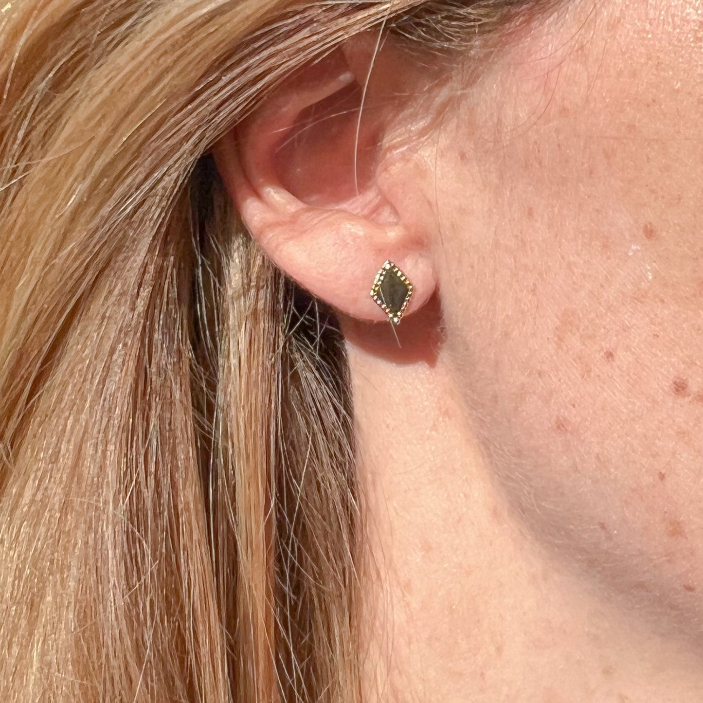 Puces d'oreilles losanges