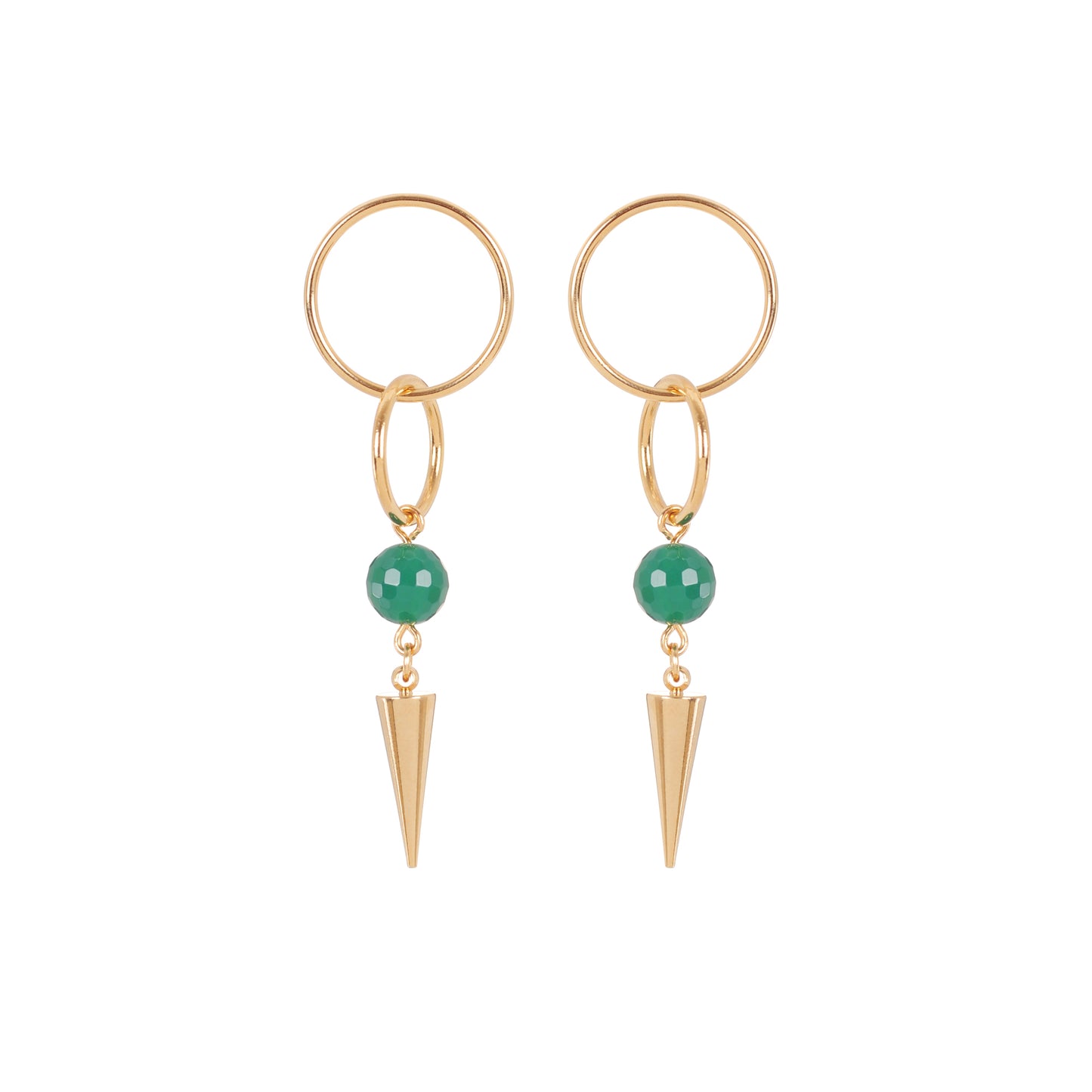 Boucles d'oreilles pendantes composées d'anneaux d'une bille en pierre vert et d'un pic pour un look glam rock